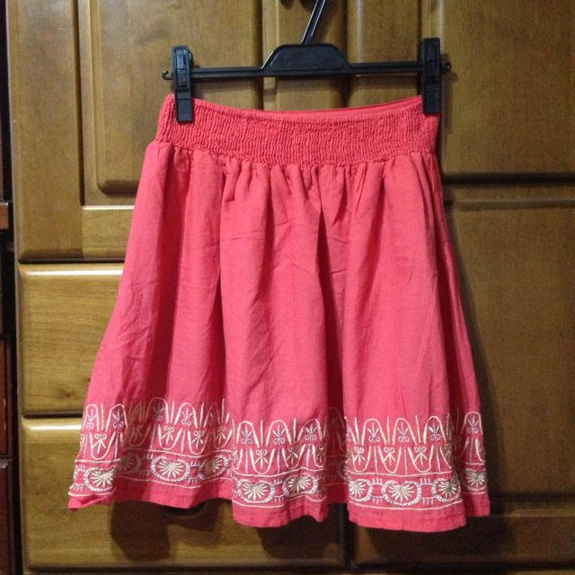 cactus..cepo.(カクタスセポ)のセポ♡赤色刺繍スカート レディースのスカート(ひざ丈スカート)の商品写真