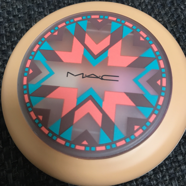 MAC(マック)の新品未使用 MAC グリームトーンズパウダー コスメ/美容のベースメイク/化粧品(チーク)の商品写真