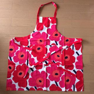 マリメッコ(marimekko)のPeanuts様専用 marimekko エプロン ウニッコ 赤 新品 未使用(収納/キッチン雑貨)