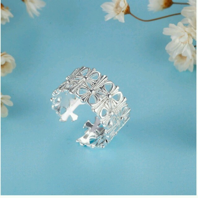 とてもきれいなシルバーカラーのリング レディースのアクセサリー(リング(指輪))の商品写真