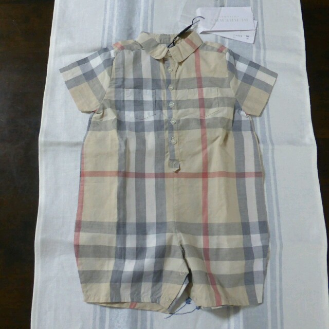 BURBERRY(バーバリー)のblanc様専用【新品】BURBERRY シャツロンパース キッズ/ベビー/マタニティのベビー服(~85cm)(ロンパース)の商品写真