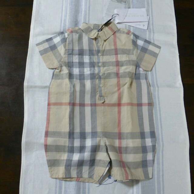 BURBERRY(バーバリー)のblanc様専用【新品】BURBERRY シャツロンパース キッズ/ベビー/マタニティのベビー服(~85cm)(ロンパース)の商品写真