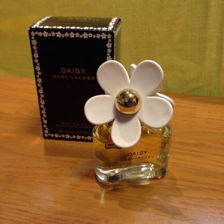 マークバイマークジェイコブス(MARC BY MARC JACOBS)のマークジェイコブス✨デイジー香水(香水(女性用))