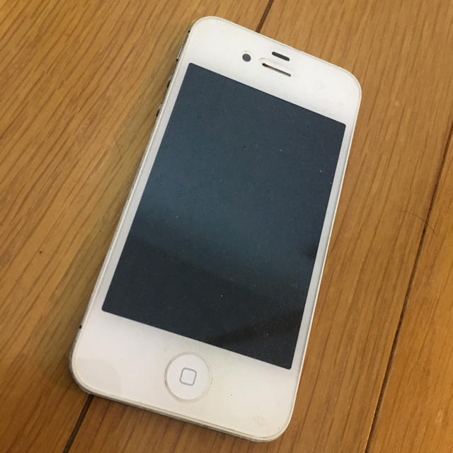 Apple(アップル)のiPhone 4s (au) 32GB スマホ/家電/カメラのスマートフォン/携帯電話(スマートフォン本体)の商品写真