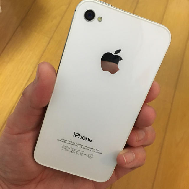 Apple(アップル)のiPhone 4s (au) 32GB スマホ/家電/カメラのスマートフォン/携帯電話(スマートフォン本体)の商品写真