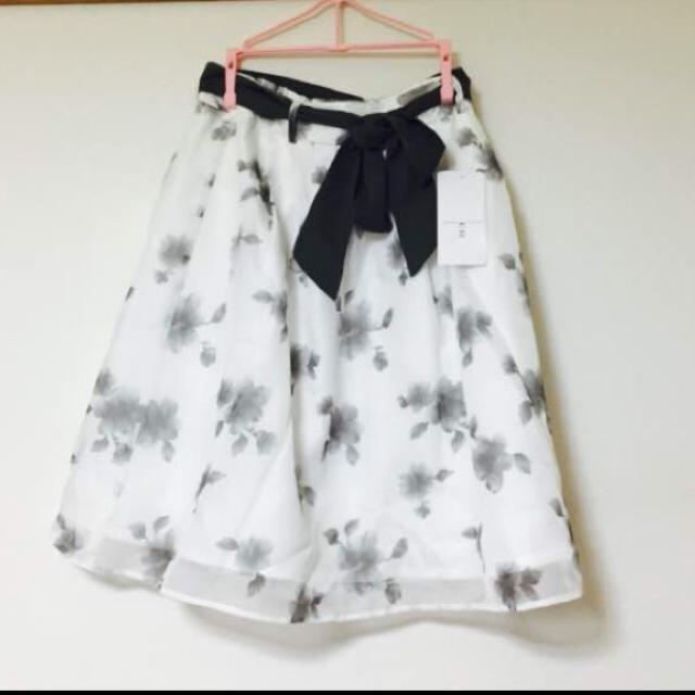 HONEYS(ハニーズ)の花柄フレアスカート レディースのスカート(ひざ丈スカート)の商品写真