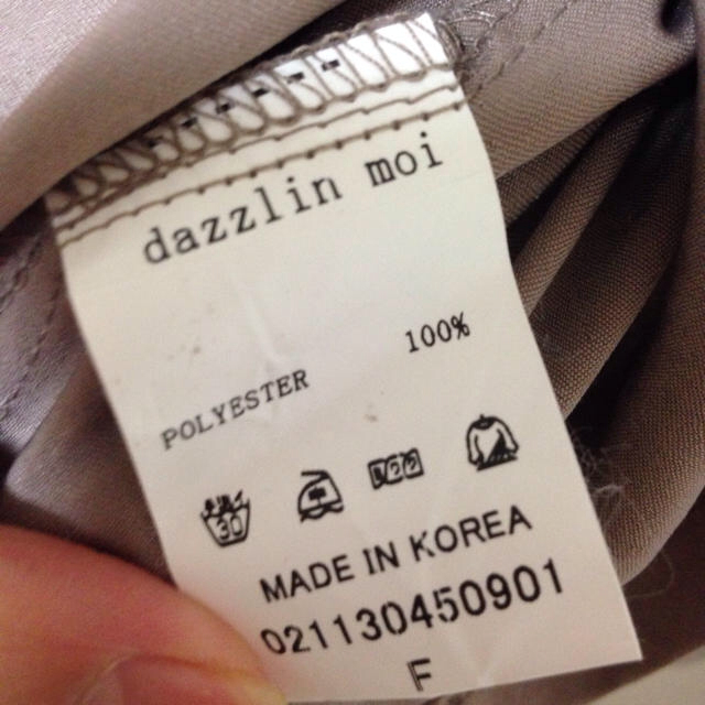 dazzlin(ダズリン)のショート丈とろみシャツブラウス レディースのトップス(シャツ/ブラウス(長袖/七分))の商品写真