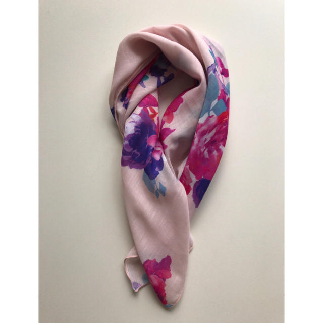 rienda(リエンダ)のriendaフラワースカーフ レディースのファッション小物(バンダナ/スカーフ)の商品写真