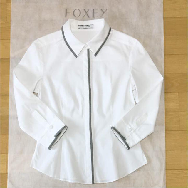 FOXEY(フォクシー)の専用です♡【美品】フォクシーシャツ☆ レディースのトップス(シャツ/ブラウス(長袖/七分))の商品写真