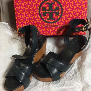 トリーバーチ(Tory Burch)の試着のみ♡トリーバーチの厚底サンダル♡ネイビー♡24.5♡7 1/2M本日値下げ(サンダル)