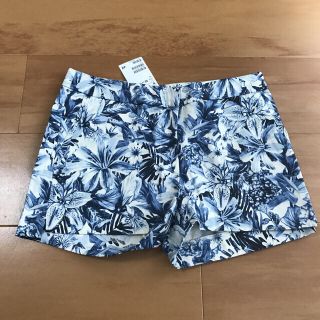 エイチアンドエム(H&M)のH&M ボタニカル柄ショーパン タグ付き新品未使用(ショートパンツ)