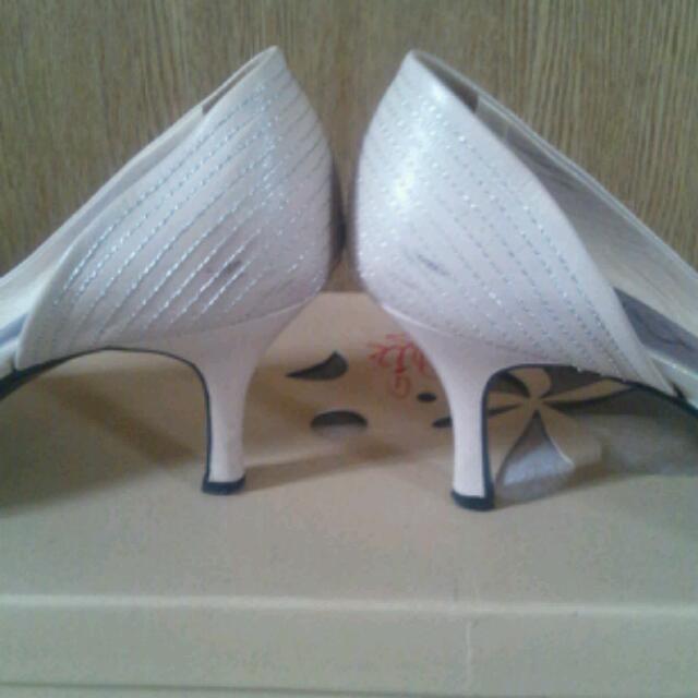 TOMORROWLAND(トゥモローランド)のa pair ピンクベージュパンプス☆ レディースの靴/シューズ(ハイヒール/パンプス)の商品写真