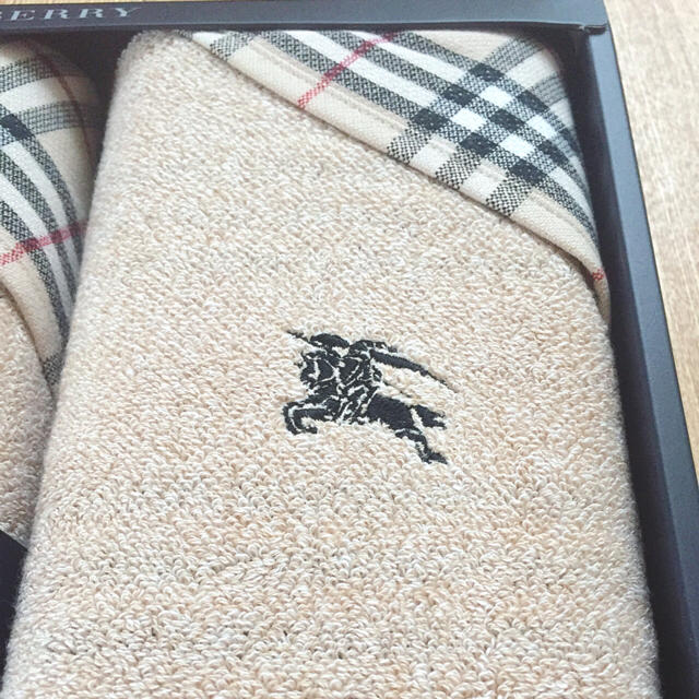 BURBERRY(バーバリー)の【値下げ中】新品☆タオル3枚セット インテリア/住まい/日用品の日用品/生活雑貨/旅行(タオル/バス用品)の商品写真