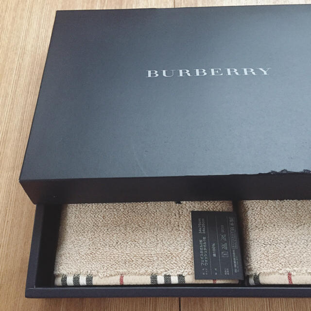 BURBERRY(バーバリー)の【値下げ中】新品☆タオル3枚セット インテリア/住まい/日用品の日用品/生活雑貨/旅行(タオル/バス用品)の商品写真