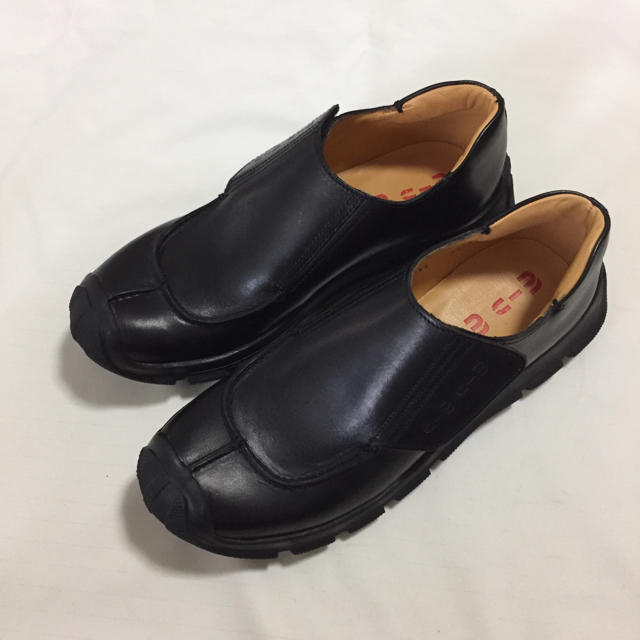 miumiu(ミュウミュウ)の専用 メンズの靴/シューズ(スリッポン/モカシン)の商品写真