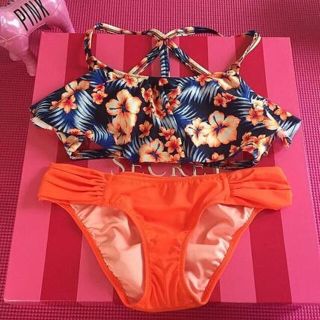 ヴィクトリアズシークレット(Victoria's Secret)の新品(S他/S他) PINK&VS ボタニカル柄 フラウンスホルタービキニset(水着)