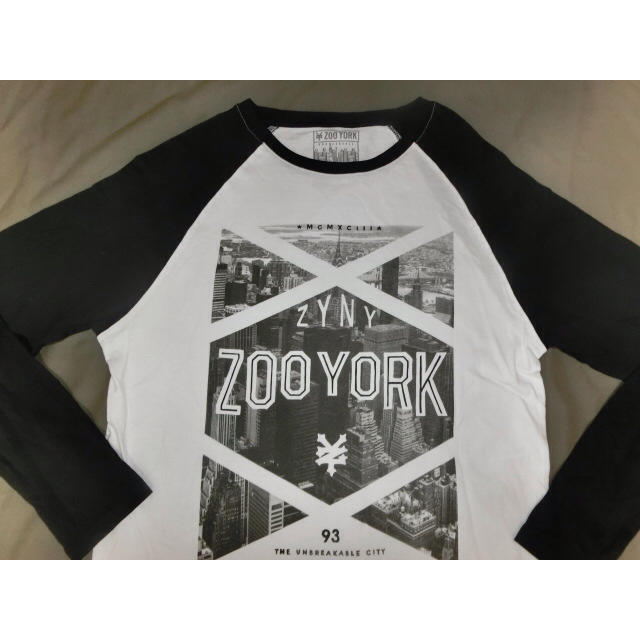 ZOO YORK(ズーヨーク)のアメカジ【ZOOYORK】NY高層ビル街並みプリントロングT US M白黒 メンズのトップス(Tシャツ/カットソー(七分/長袖))の商品写真