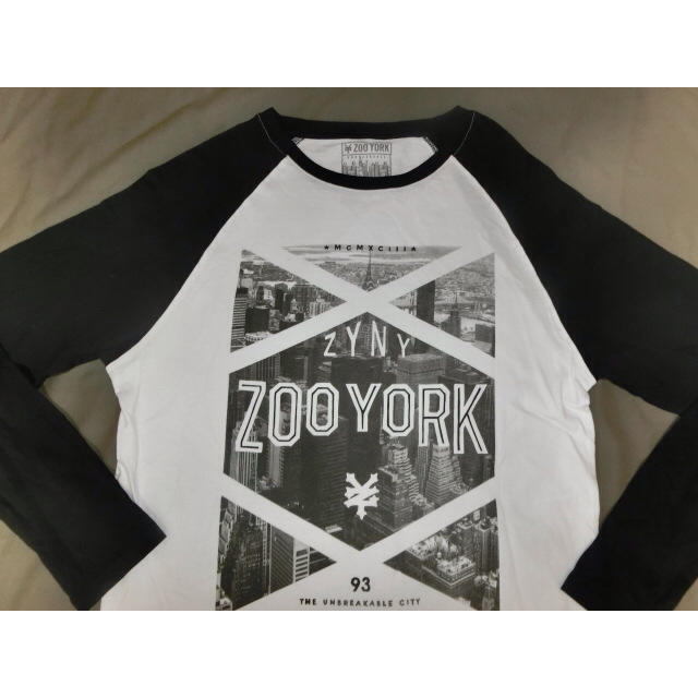 ZOO YORK(ズーヨーク)のアメカジ【ZOOYORK】NY高層ビル街並みプリントロングT US L白黒 メンズのトップス(Tシャツ/カットソー(七分/長袖))の商品写真