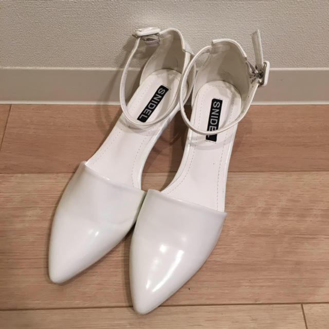 SNIDEL(スナイデル)の❤︎大人気完売スナイデル❤︎ローヒールパンプス ホワイト レディースの靴/シューズ(ハイヒール/パンプス)の商品写真
