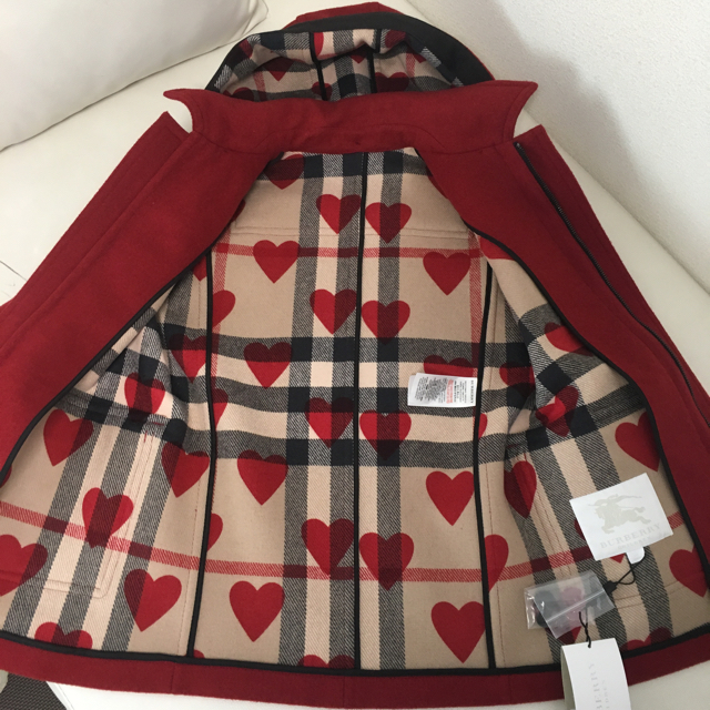 BURBERRY(バーバリー)の【うーさん様 ご専用です 】バーバリー ダッフル8y 新品 キッズ/ベビー/マタニティのキッズ服女の子用(90cm~)(コート)の商品写真