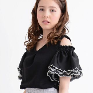 マジェスティックレゴン(MAJESTIC LEGON)の袖刺繍肩開きプルオーバー 黒M(シャツ/ブラウス(半袖/袖なし))