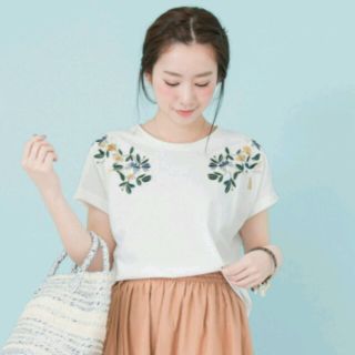 アーバンリサーチ(URBAN RESEARCH)の★かに様専用  アーバンリサーチ
『配色刺繍Tシャツ』(Tシャツ(半袖/袖なし))