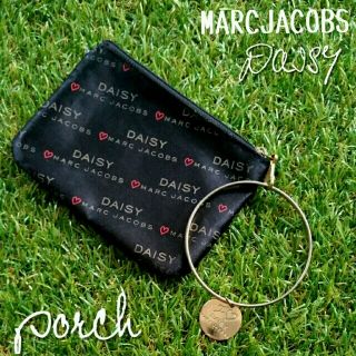 マークジェイコブス(MARC JACOBS)の【マーク・ジェイコブス デイジー】フラットポーチ(ポーチ)