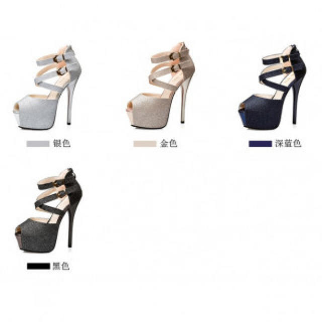 【特別セール】クロス　ストラップ　シューズ　サンダル レディースの靴/シューズ(サンダル)の商品写真