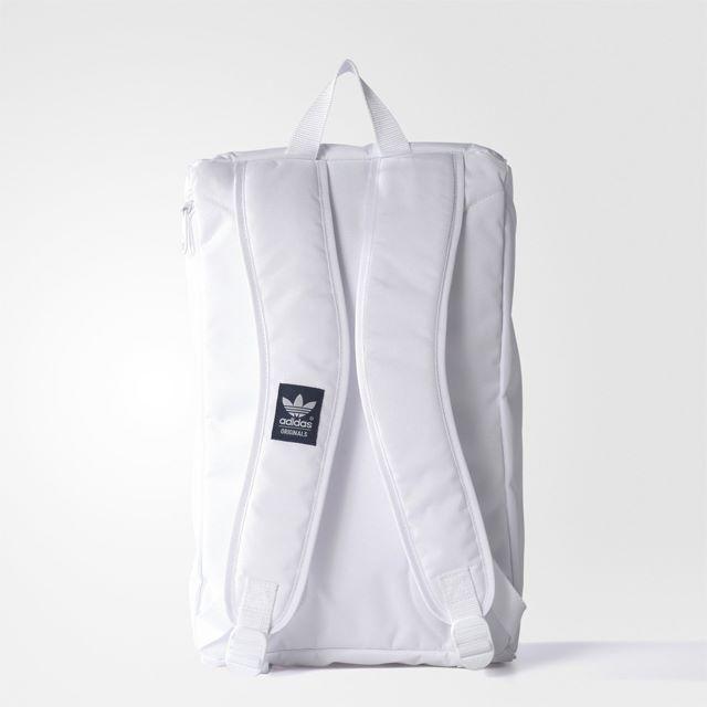 adidas(アディダス)の白【新品・即納OK】adidas オリジナルス リュック バックパック ホワイト レディースのバッグ(リュック/バックパック)の商品写真
