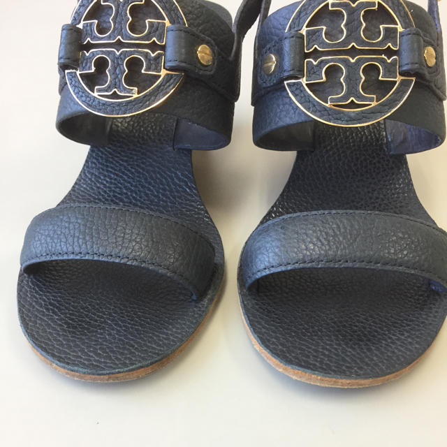 Tory Burch(トリーバーチ)の☆トリーバーチ☆ ウェッジサンダル 黒×ゴールド レディースの靴/シューズ(サンダル)の商品写真