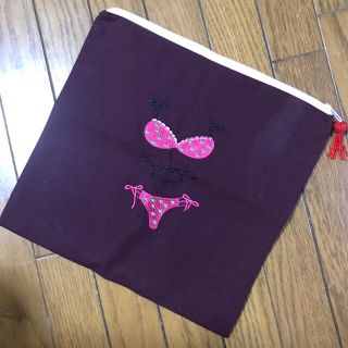 【新品・未使用・日本未入荷】下着・水着入れ 刺繍ポーチ(ポーチ)