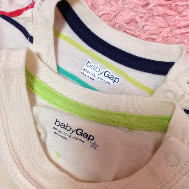 GAP(ギャップ)のbaby GAP 2枚組 キッズ/ベビー/マタニティのベビー服(~85cm)(ロンパース)の商品写真