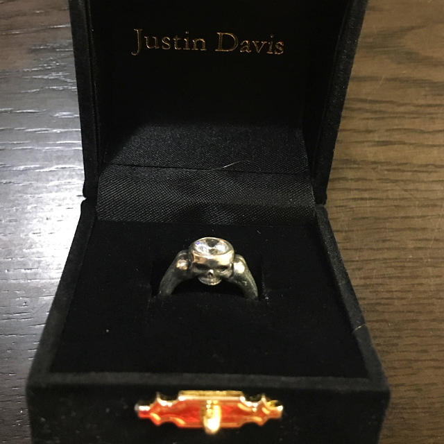 Justin Davis(ジャスティンデイビス)のJustin Davis スカル+ストーンリング レディースのアクセサリー(リング(指輪))の商品写真