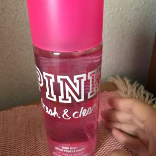 ヴィクトリアズシークレット(Victoria's Secret)のPINKボディミスト 250ml(香水(女性用))