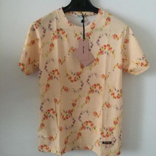 ミュウミュウ(miumiu)の新品未使用タグ付き！ミュウミュウ  花柄ブラウス(Tシャツ(半袖/袖なし))