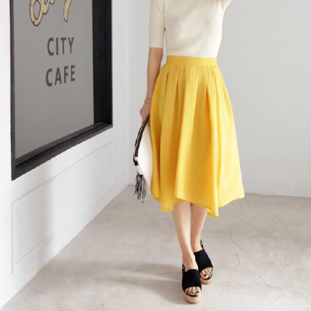 STYLEDELI   キレイ色イレヘムギャザーフレアスカート スタイルデリ レディースのスカート(ひざ丈スカート)の商品写真