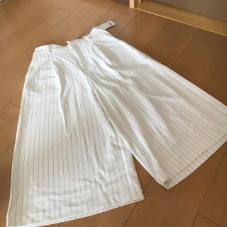 ユニクロ(UNIQLO)の新品未使用！UNIQLO🌸ドレープガウチョパンツ(カジュアルパンツ)