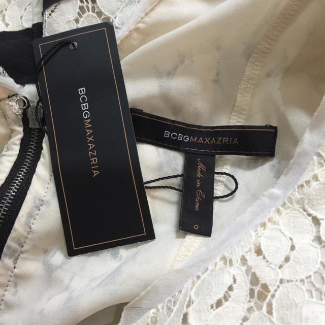 BCBGMAXAZRIA - 新品未使用◇BCBG総レースボーダーワンピースS BCBGMAXAZRIA - 新品未使用◇BCBG総レースボーダーワンピースS
