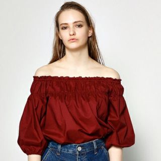 マウジー(moussy)のオフショルトップス(シャツ/ブラウス(半袖/袖なし))