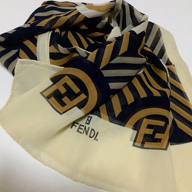 【ということ】 FENDI スカーフ なしなので