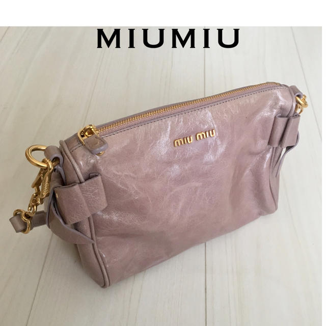 miumiu(ミュウミュウ)のmiu miuハンドバッグ レディースのバッグ(ハンドバッグ)の商品写真