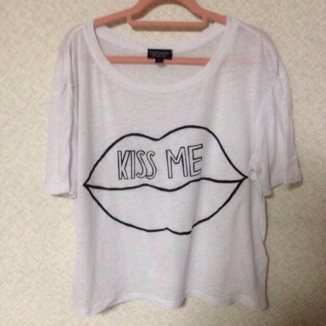 TOPSHOP(トップショップ)のKISS ME Tシャツ♡ レディースのトップス(Tシャツ(半袖/袖なし))の商品写真