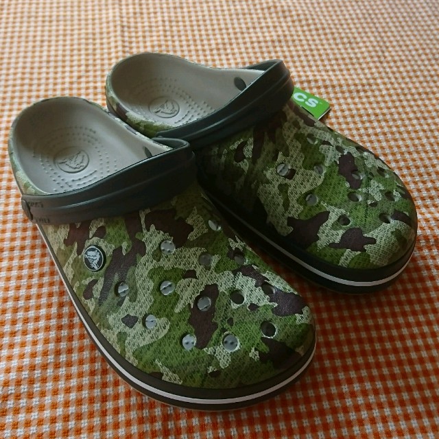crocs(クロックス)のクロックス clogband camoグリーン M8W10 メンズの靴/シューズ(サンダル)の商品写真