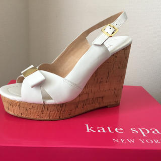 ケイトスペードニューヨーク(kate spade new york)の♡新品♡ KATE SPADE 白 サンダル(サンダル)