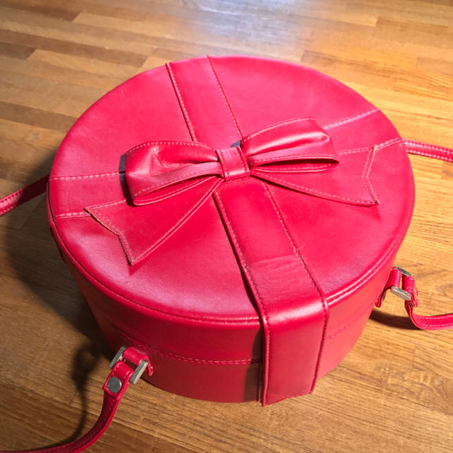 Emily Temple cute(エミリーテンプルキュート)の帽子箱型バッグ レディースのバッグ(ハンドバッグ)の商品写真