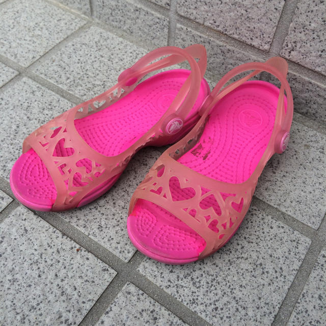 crocs(クロックス)のクロックス サンダル サイズ C10 キッズ/ベビー/マタニティのキッズ靴/シューズ(15cm~)(サンダル)の商品写真