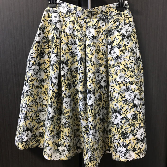 FRAY I.D(フレイアイディー)のマーガレットプリントスカート レディースのスカート(ひざ丈スカート)の商品写真