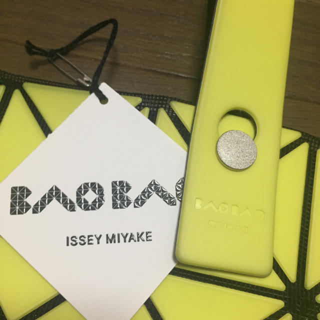 ISSEY MIYAKE(イッセイミヤケ)のBAO BAO ISSEY MIYAKE / LUCENT-1 (イエロー) レディースのバッグ(トートバッグ)の商品写真