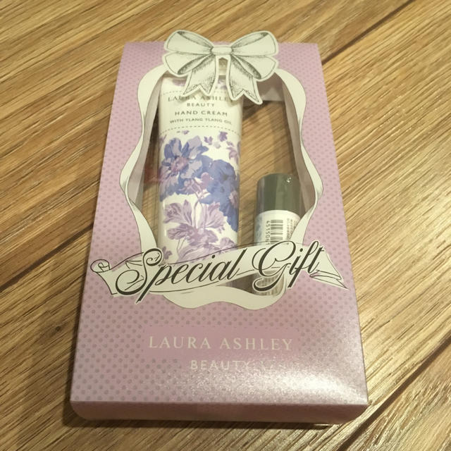 LAURA ASHLEY(ローラアシュレイ)のローラアシュレイ ギフトセット✴︎新品 コスメ/美容のボディケア(その他)の商品写真