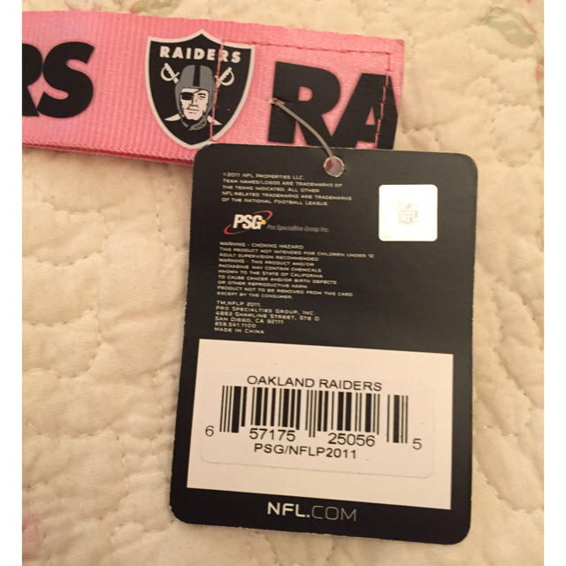 ☆ NFL ☆ Oakland RAIDERS ネックストラップ (ピンク) スポーツ/アウトドアのスポーツ/アウトドア その他(アメリカンフットボール)の商品写真